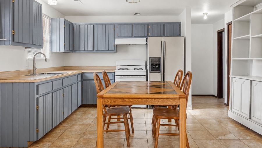Communal kitchen and dining area at Luna Nueva sober living home in Santa Fe